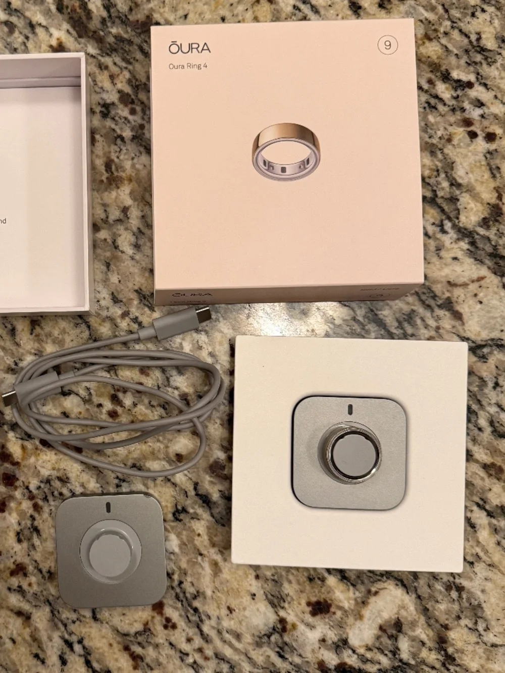 Oura Ring 4 Gold Size 9 + Extra Charging Base